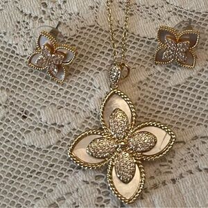 Park Lane Goldtone and Silver Floral Jewelry Set. Necklace is 16” with 3” ex